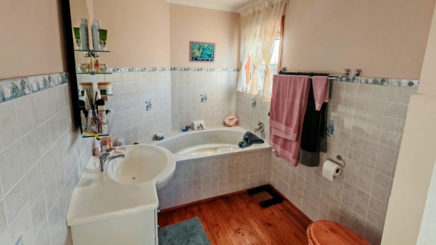 4 Bedroom Property for Sale in Tergniet Western Cape